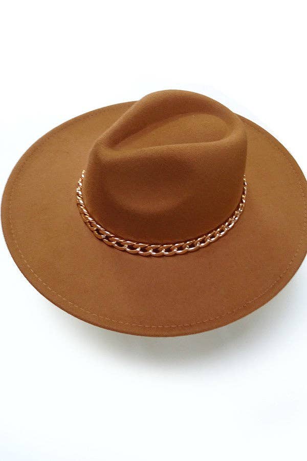 A VINTAGE PLAIN FEDORA HAT WITH GOLD CHAIN