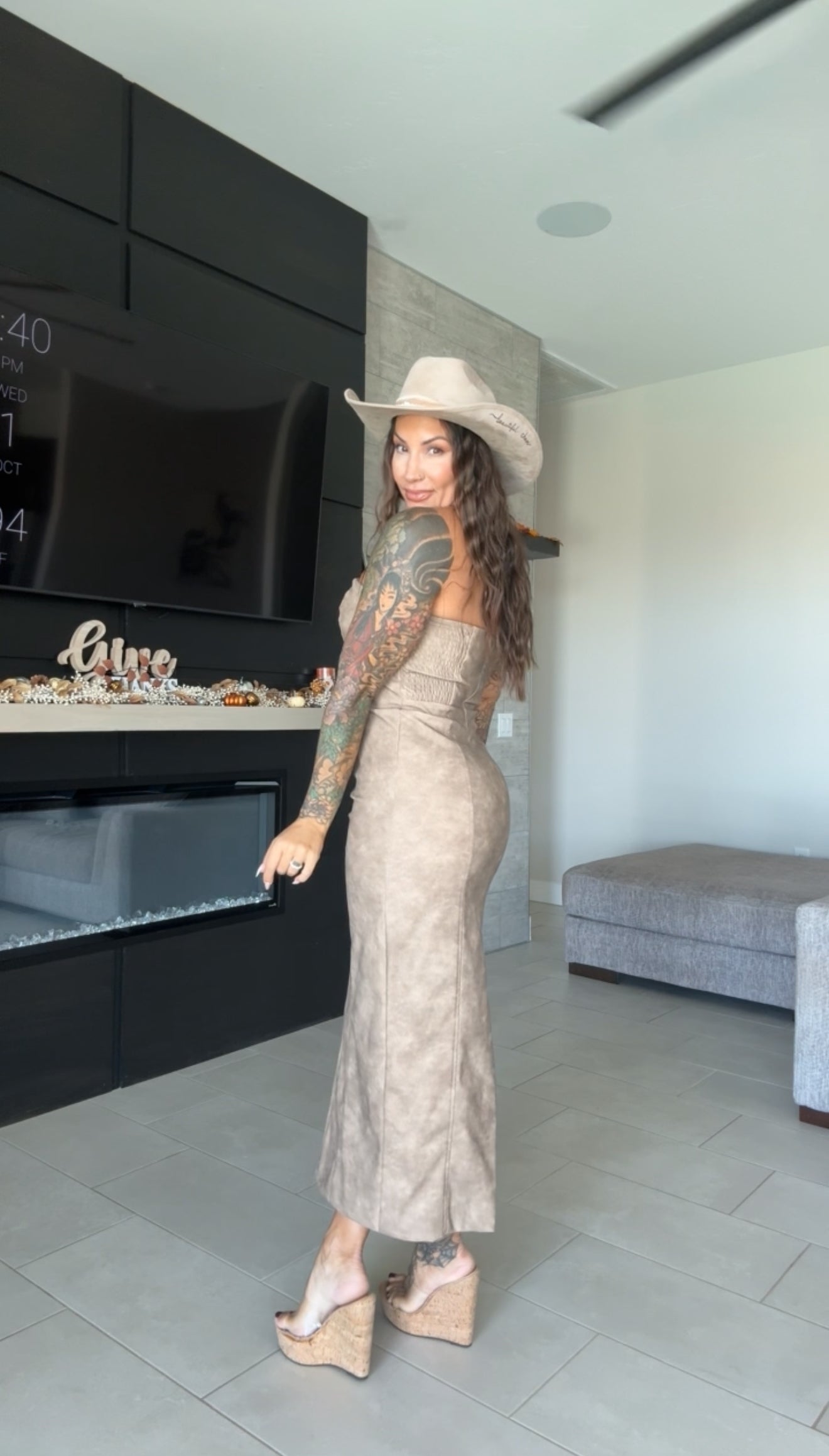 Linds Tube Fitted Midi Dress