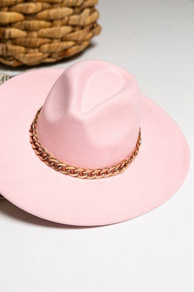 A VINTAGE PLAIN FEDORA HAT WITH GOLD CHAIN