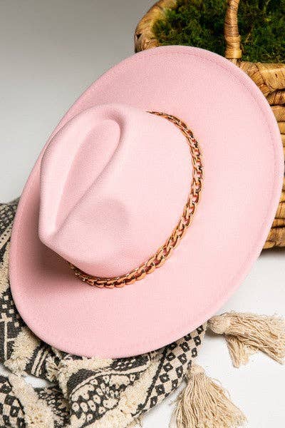 A VINTAGE PLAIN FEDORA HAT WITH GOLD CHAIN