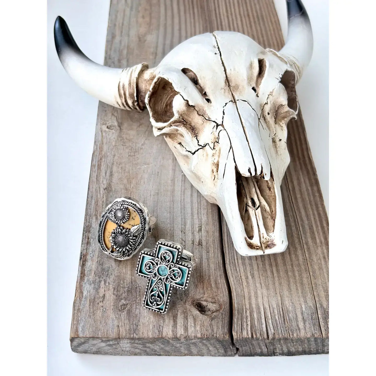 Western Style Stone Pendant Cutout Stretch Ring