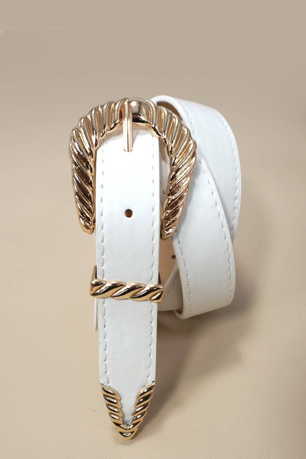 CLASSIC WESTERN CARVED BUCKLE FAUX LEATHER BELT