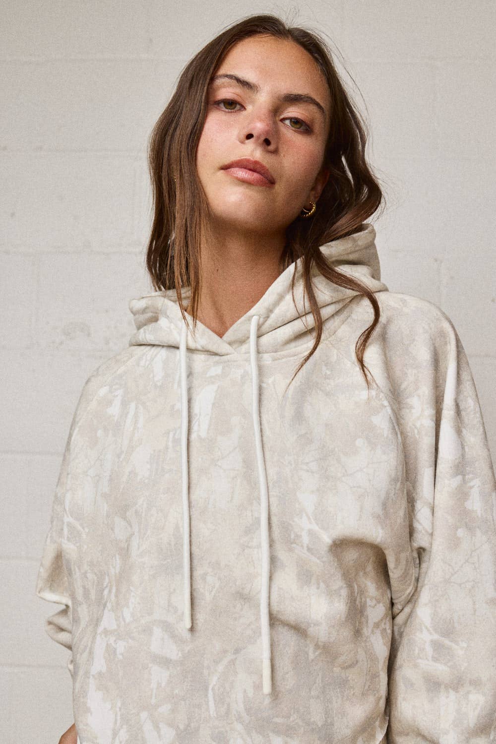 CAMO CROPPED HOODIE TOP