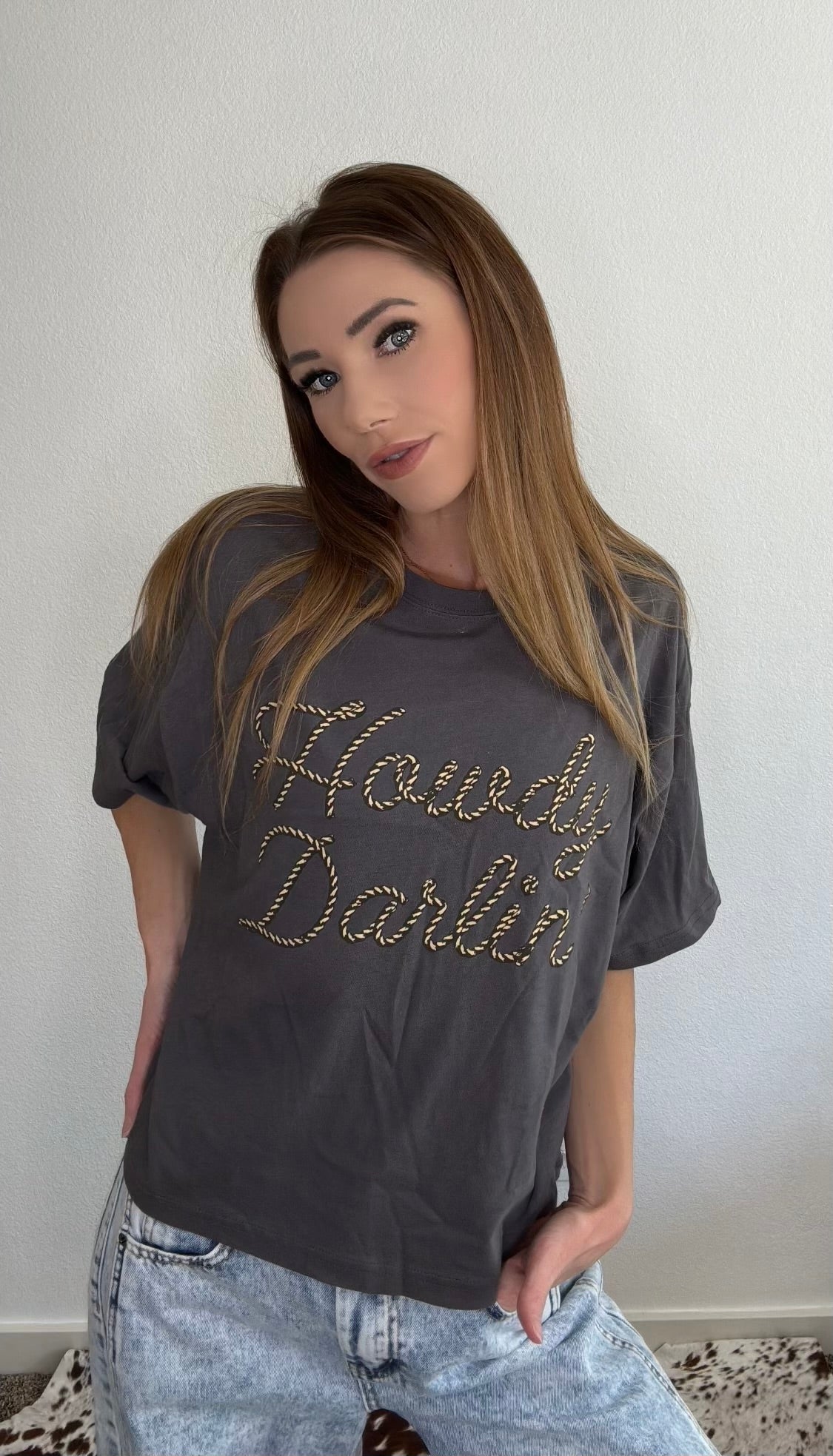 HOWDY DARLIN GRAPHIC BOXY CROP T-SHIRT