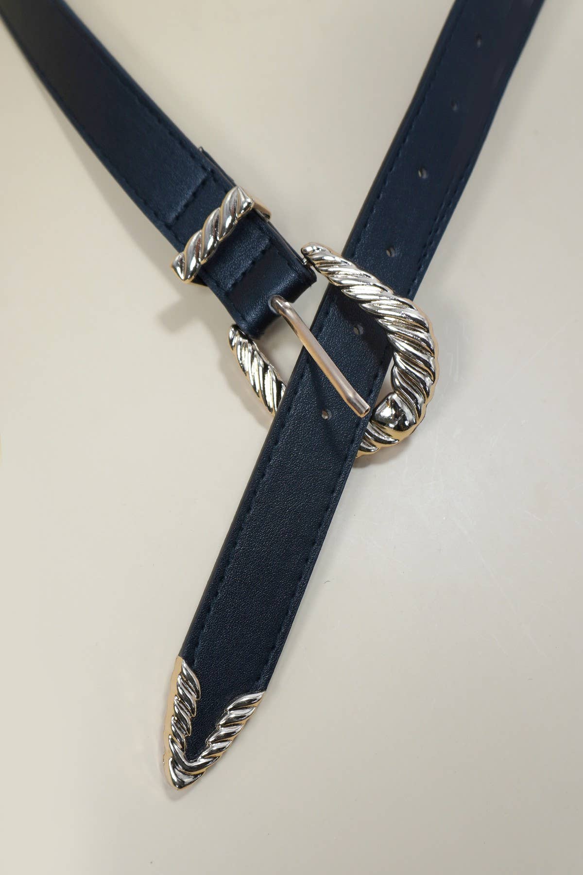 CLASSIC WESTERN CARVED BUCKLE FAUX LEATHER BELT