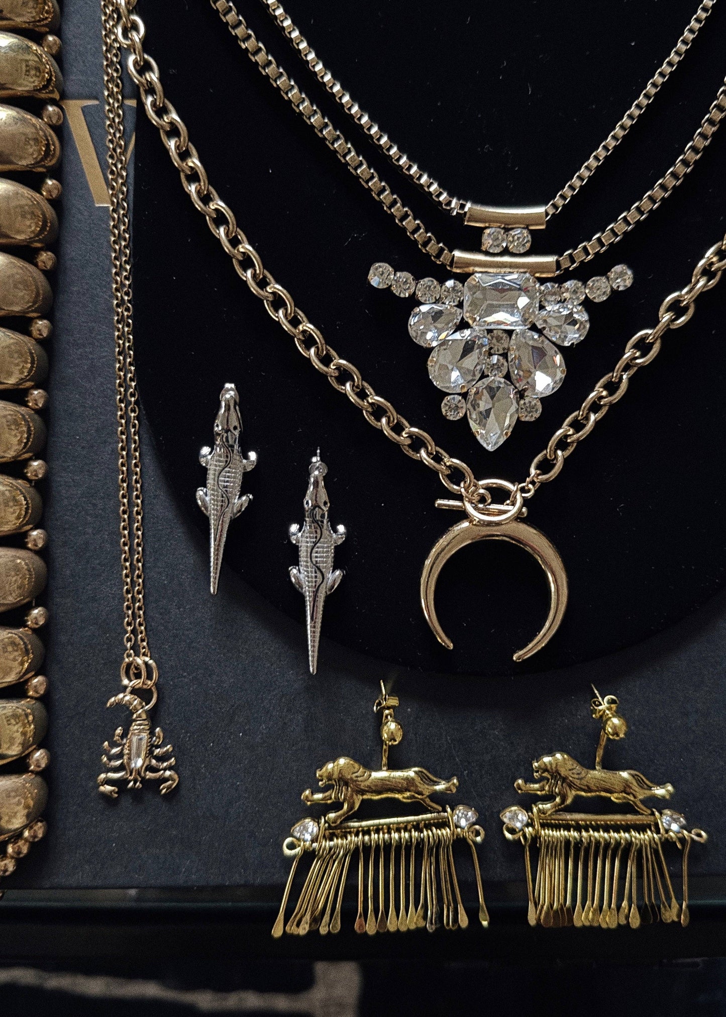 DROP A LITTLE HINT STATEMENT NECKLACE